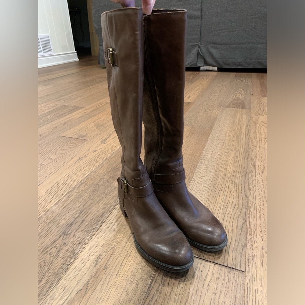 Brown riding boots, size 6